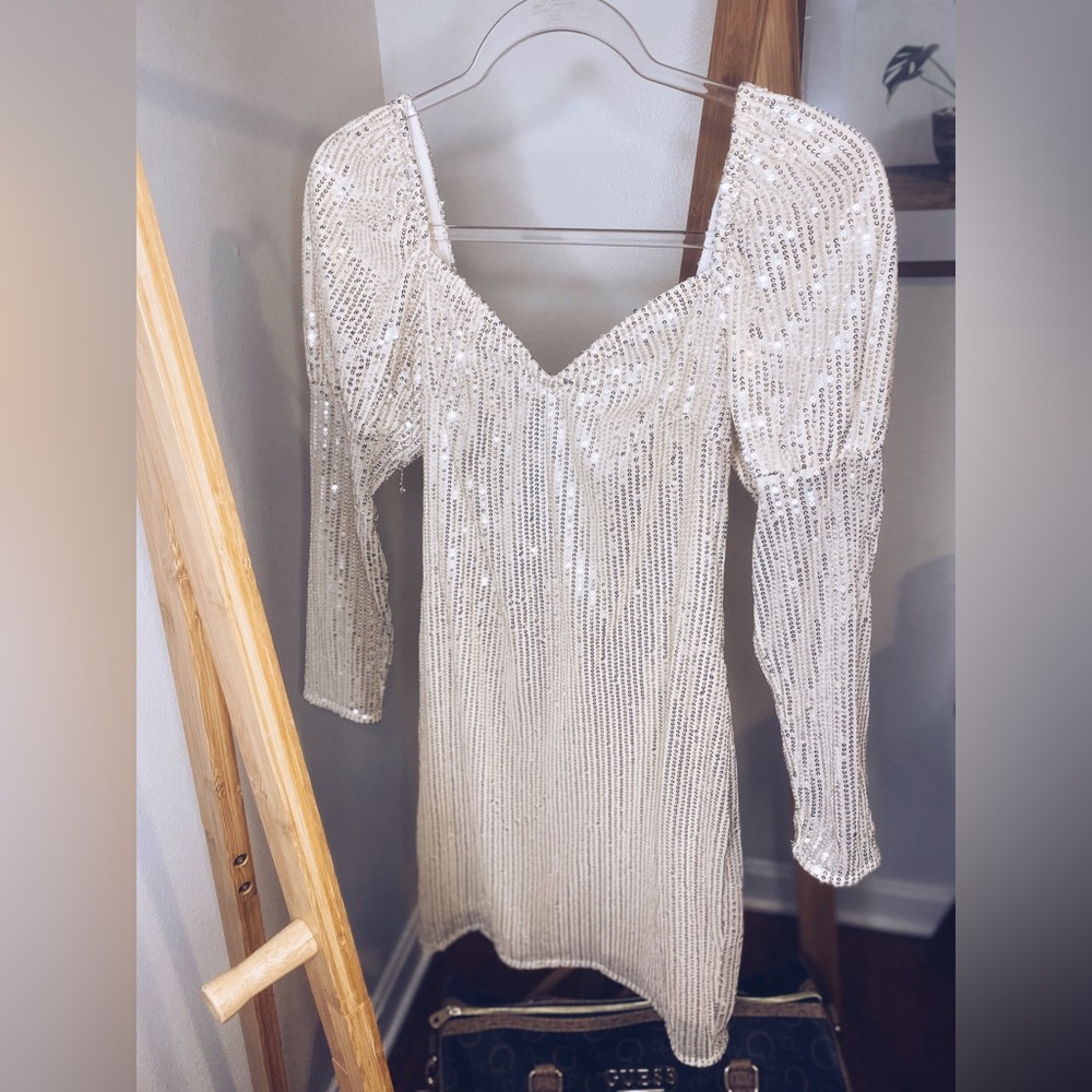Gold, shimmer dress, zip up, adjustable sleeves, puff shoulders, mid sleeve.